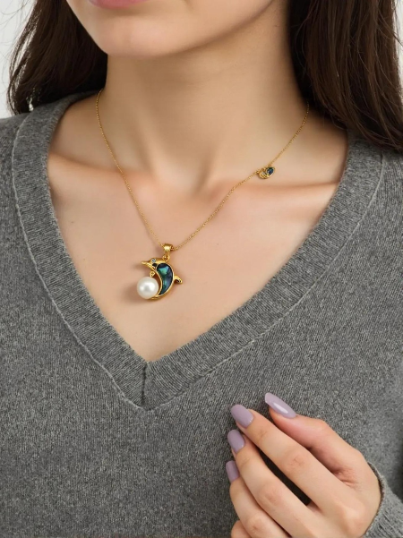 LP Jewels Elegant Dolphin Design Pendant with Pearl