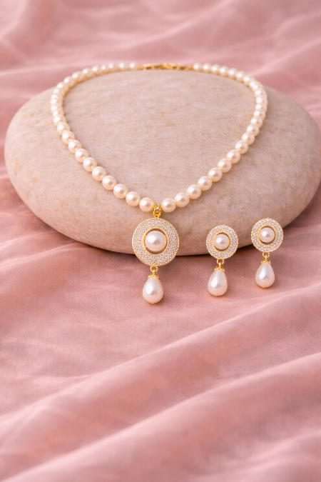 LP JEWELS: Minimal Gold-Finish Oval Pearl Necklace Set with Matching Earrings