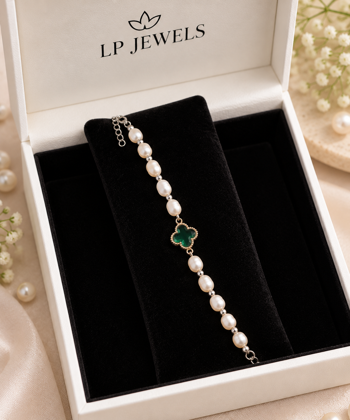 Emerald Clover Pearl Bracelet – Adjustable & Timeless Elegance