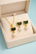 Minimal Pearl Pendant & Earrings Set – Natural Freshwater Pearls