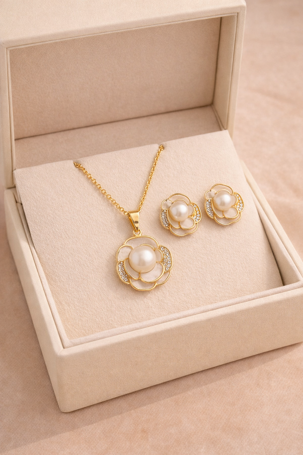 Shimmer Floral Pearl Pendant & Earrings Set – Natural Freshwater Pearls