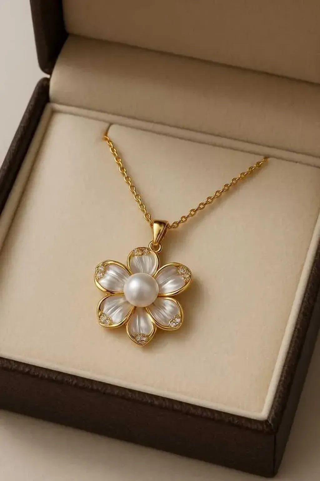 Floral Pearl Pendant & Earrings Set – Natural Freshwater Pearls