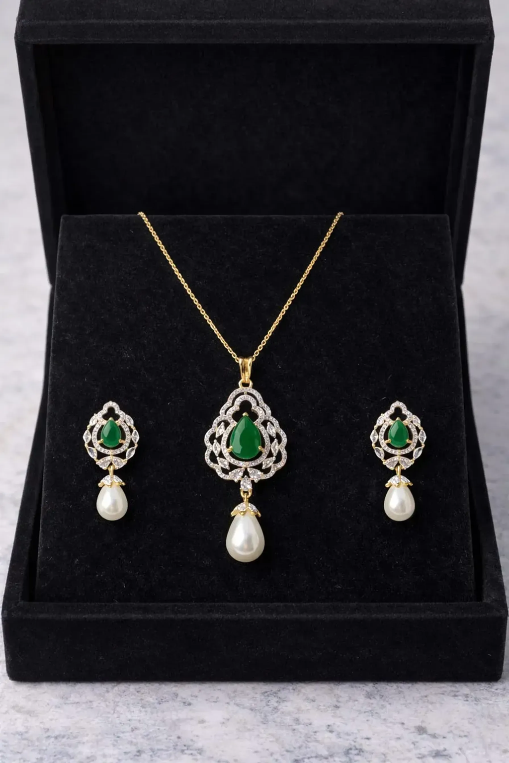 LP JEWELS-Classic Emerald Green Stone Pearl Pendant & Earring Set
