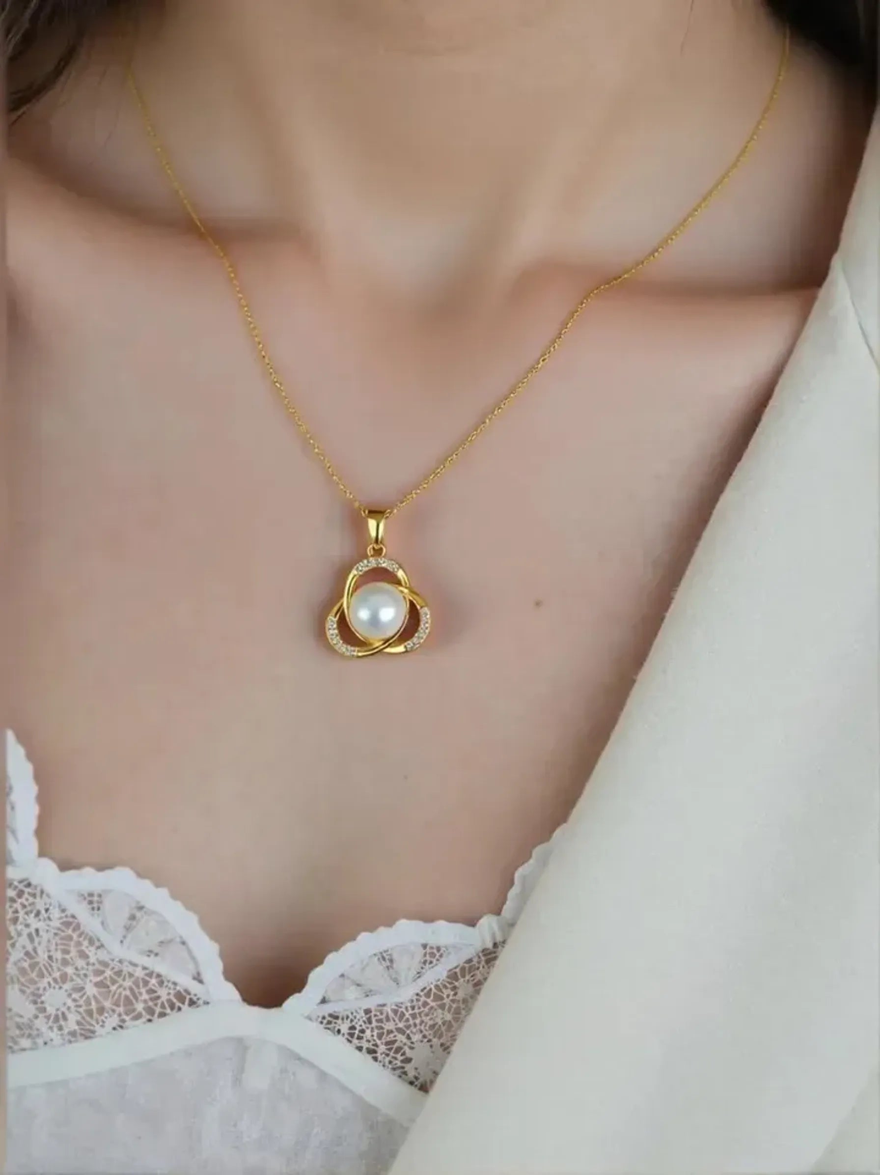 Graceful Pearl Combo Set with Gold Polish