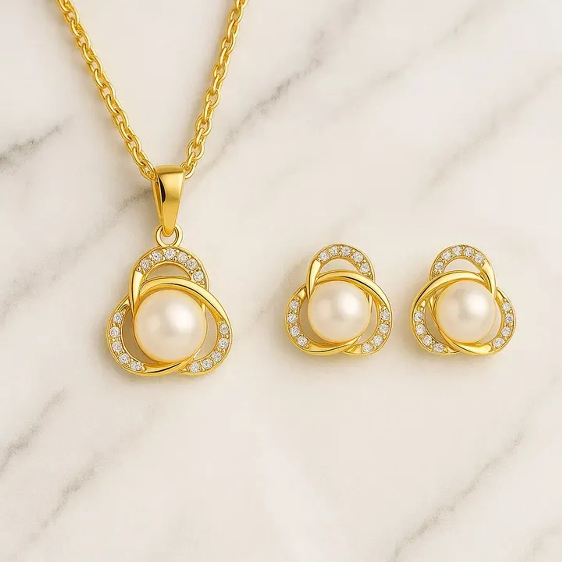 Graceful Pearl Combo Set with Gold Polish